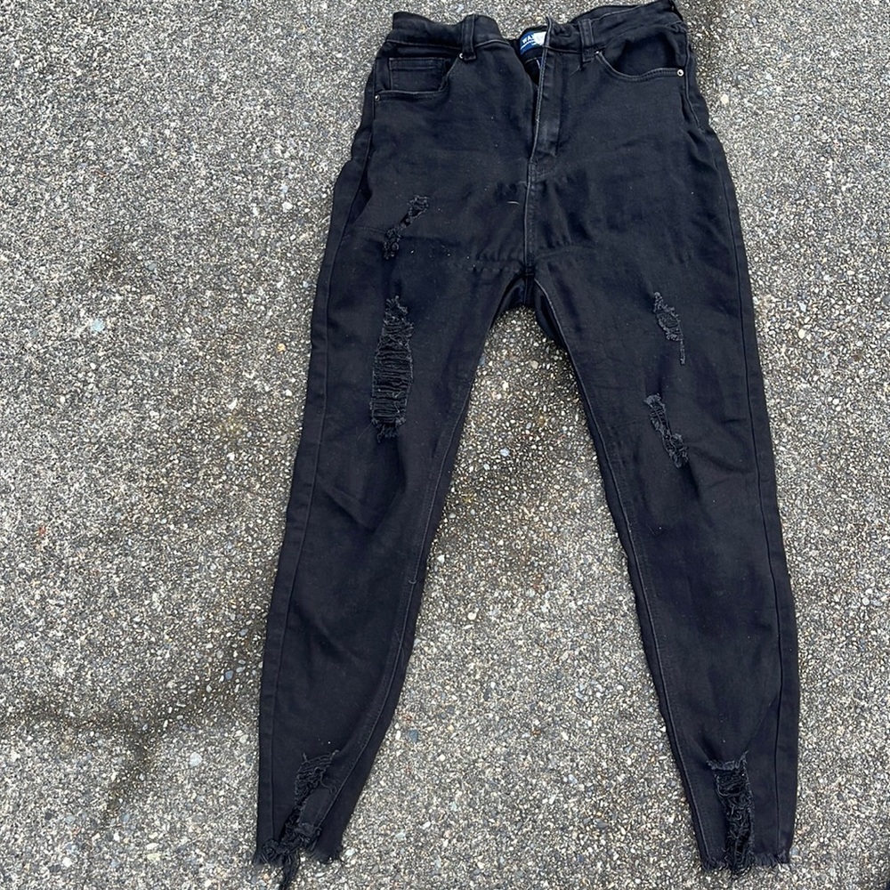 Black distressed skinny jeans